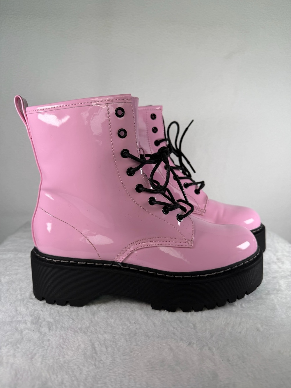 Steve Madden Bettyy Pink Patent Platform Combat Boots Size 9 Chunky Lug Sole Y2K